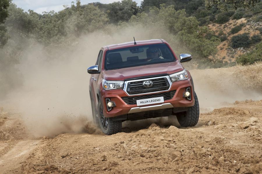  Toyota Hilux Legend Raider Double Cab 2018 года  (ES) (фото 7 из 40)